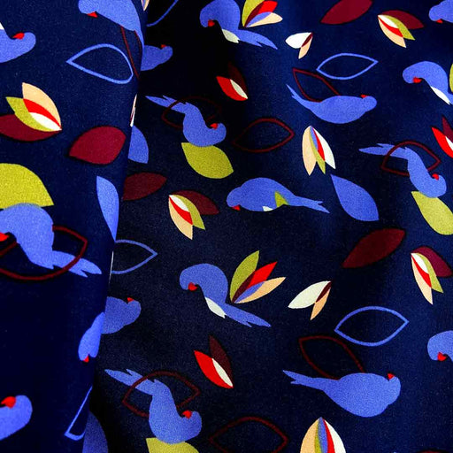 Tissu viscose souple, motifs oiseaux, fond bleu nuit, tissu Domotex Miperk