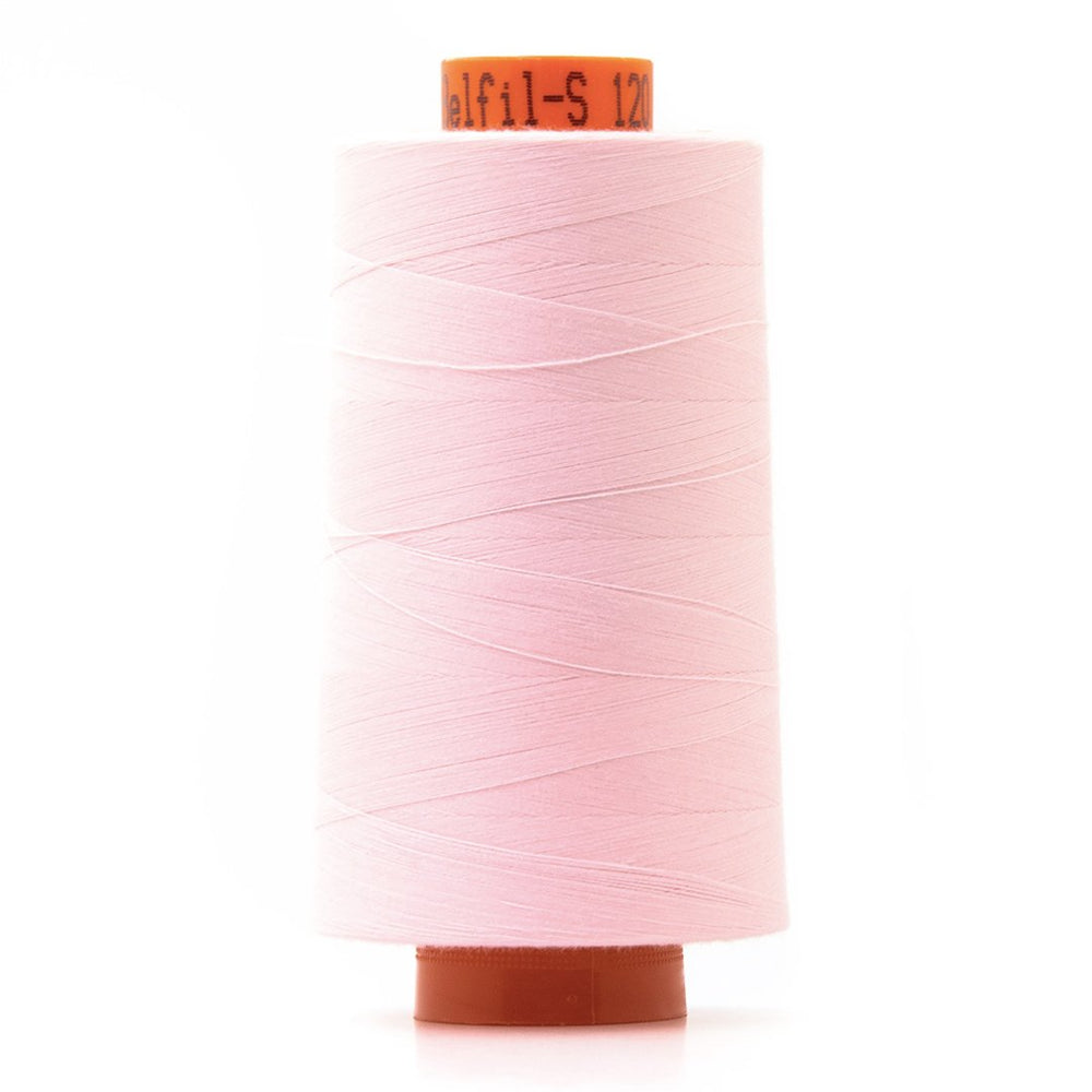 Bobine de fil polyester 5000m Belfil, cône surjeteuse rose col 5096